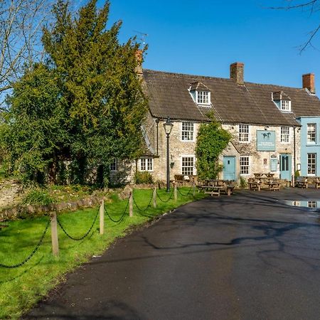 The Horse And Groom Inn Malmesbury Extérieur photo