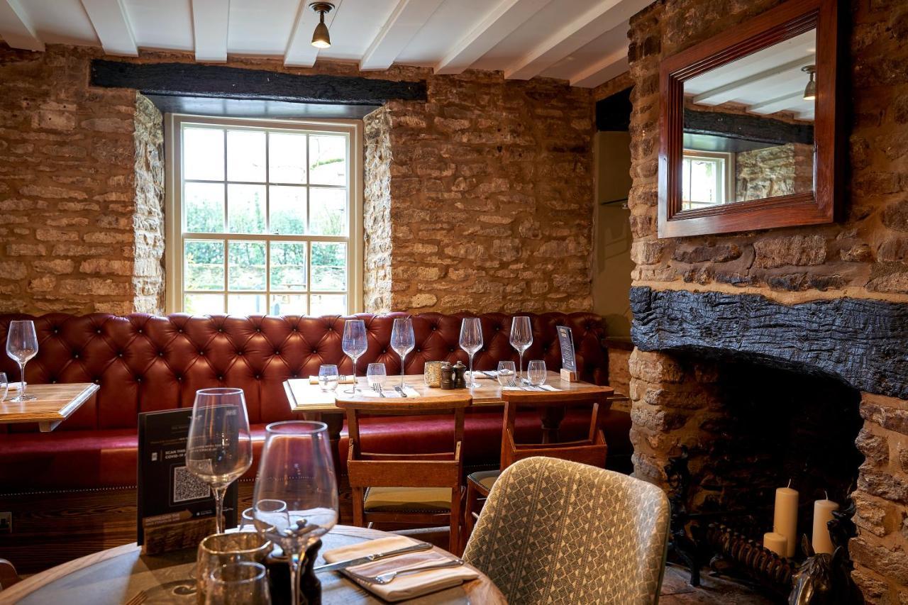 The Horse And Groom Inn Malmesbury Extérieur photo
