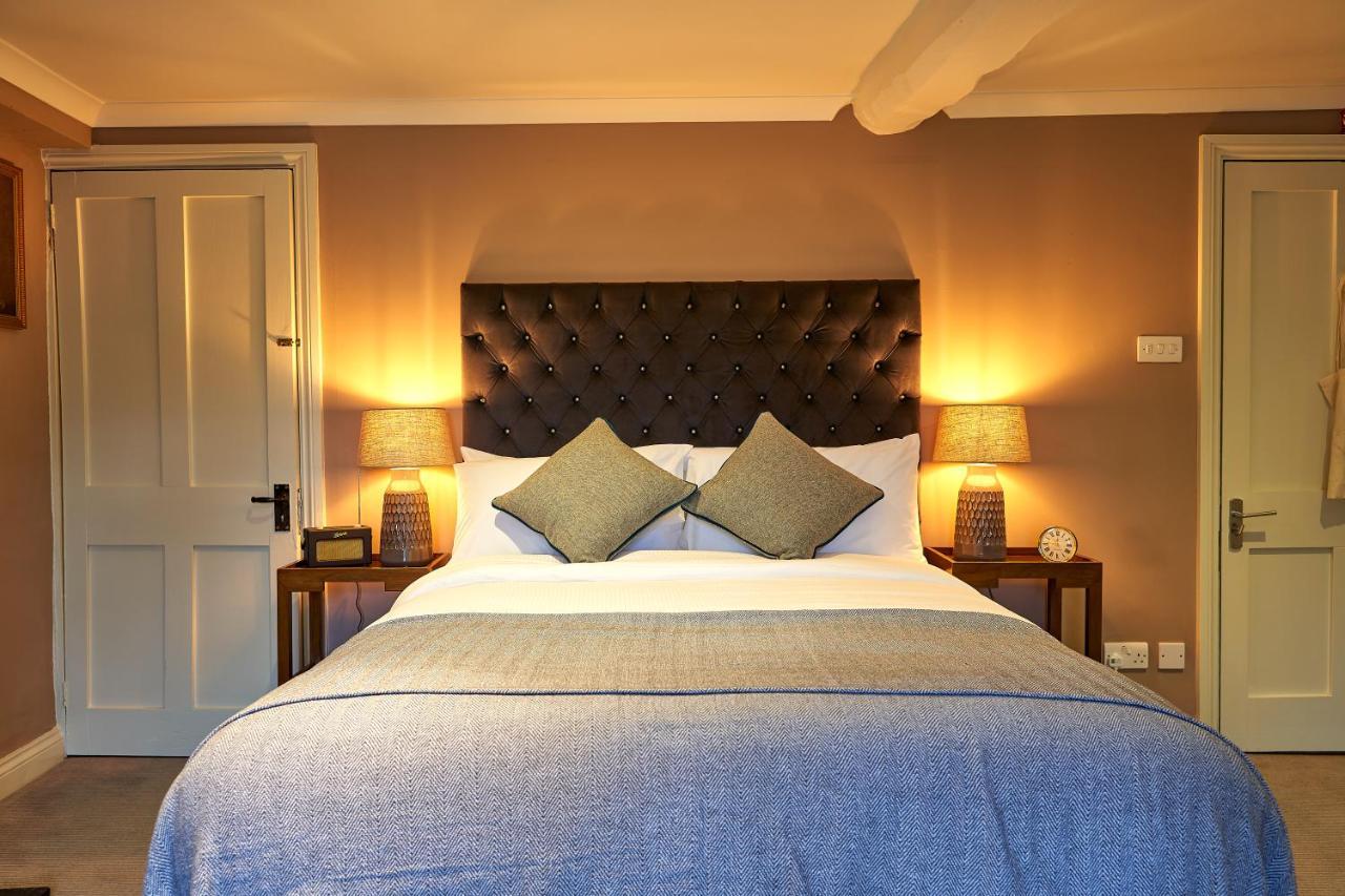 The Horse And Groom Inn Malmesbury Extérieur photo