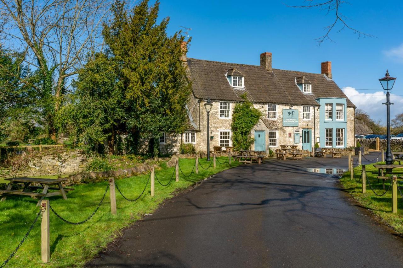 The Horse And Groom Inn Malmesbury Extérieur photo