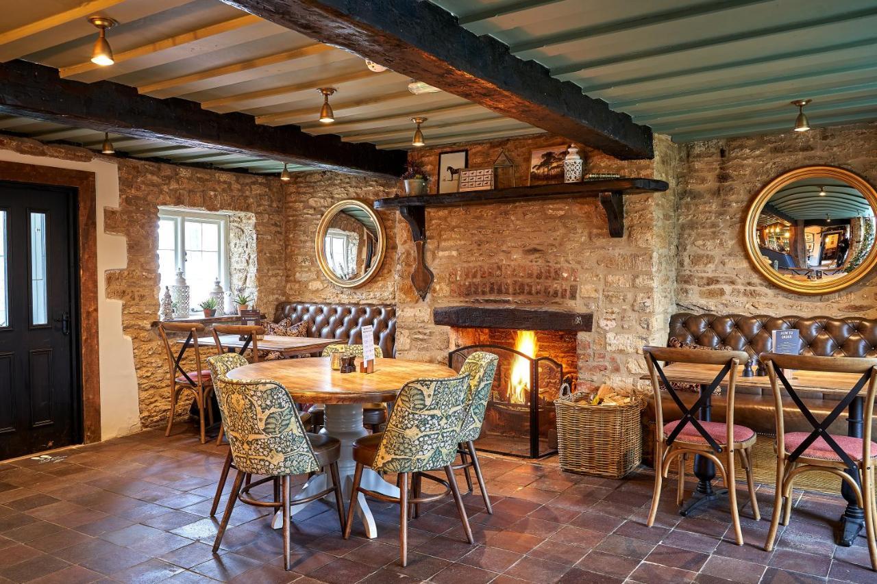 The Horse And Groom Inn Malmesbury Extérieur photo